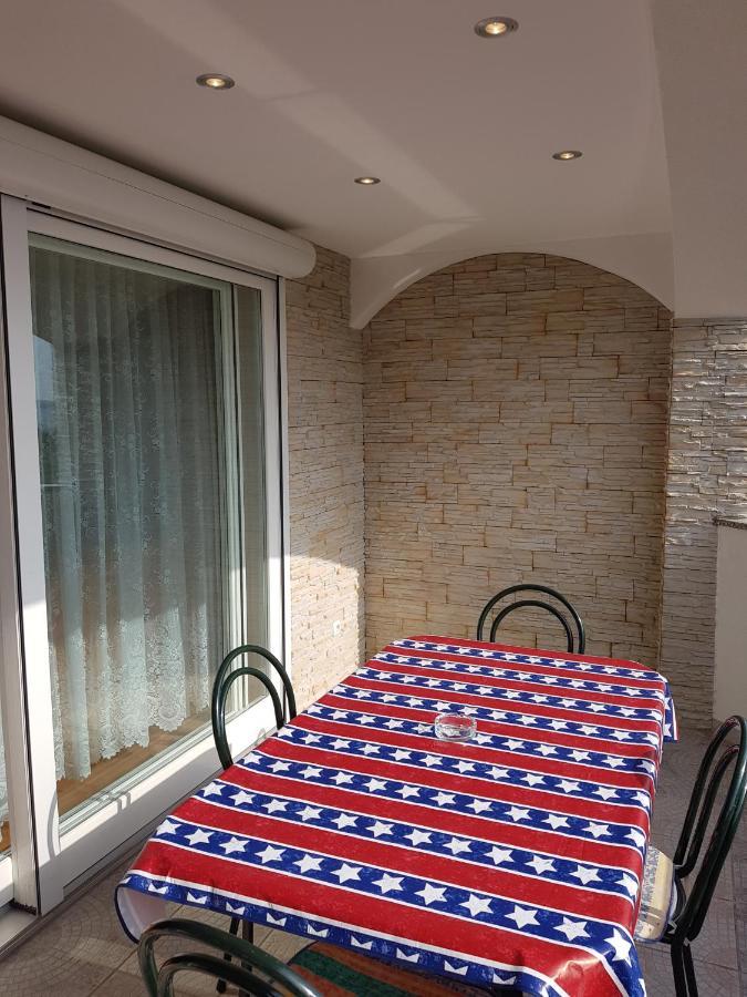 Apartmani Krajnovic Fažana エクステリア 写真
