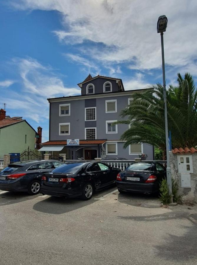 Apartmani Krajnovic Fažana エクステリア 写真