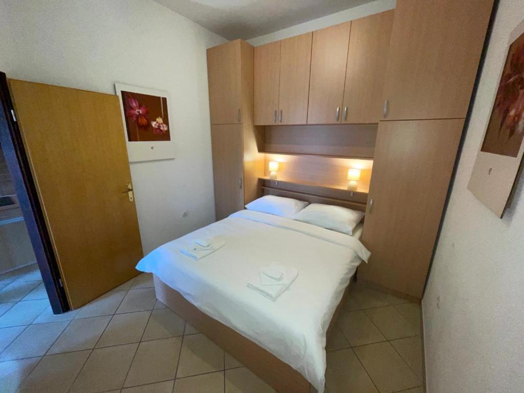 Apartmani Krajnovic Fažana エクステリア 写真
