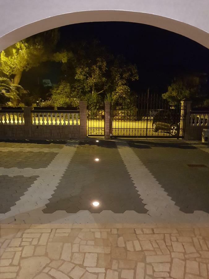 Apartmani Krajnovic Fažana エクステリア 写真